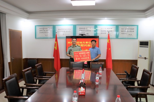八一慰问.jpg
